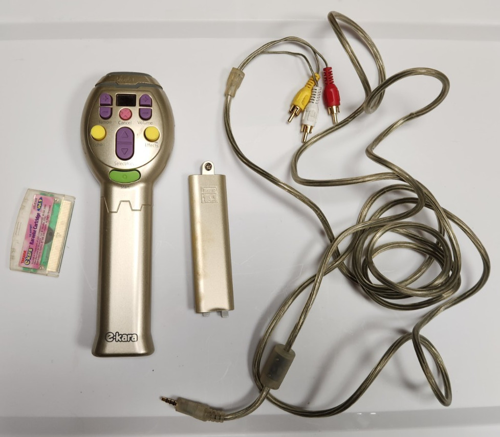 Hasbro Takara E-kara Real Karaoke Microphone Plug N Play