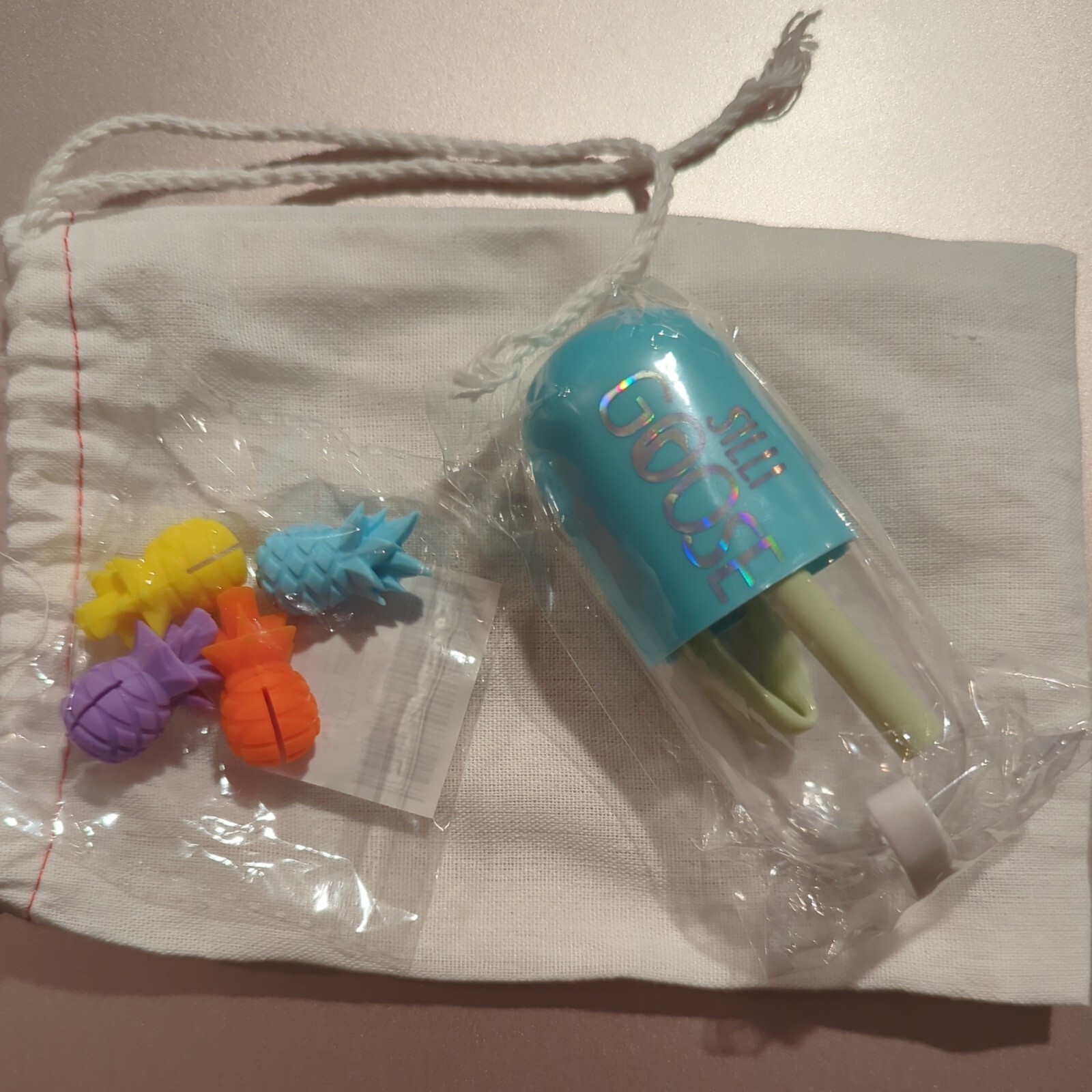 SILLI GOOSE STRAW/HOLDER & 4 PINEAPPLE CUP GRIPPERS  NIB