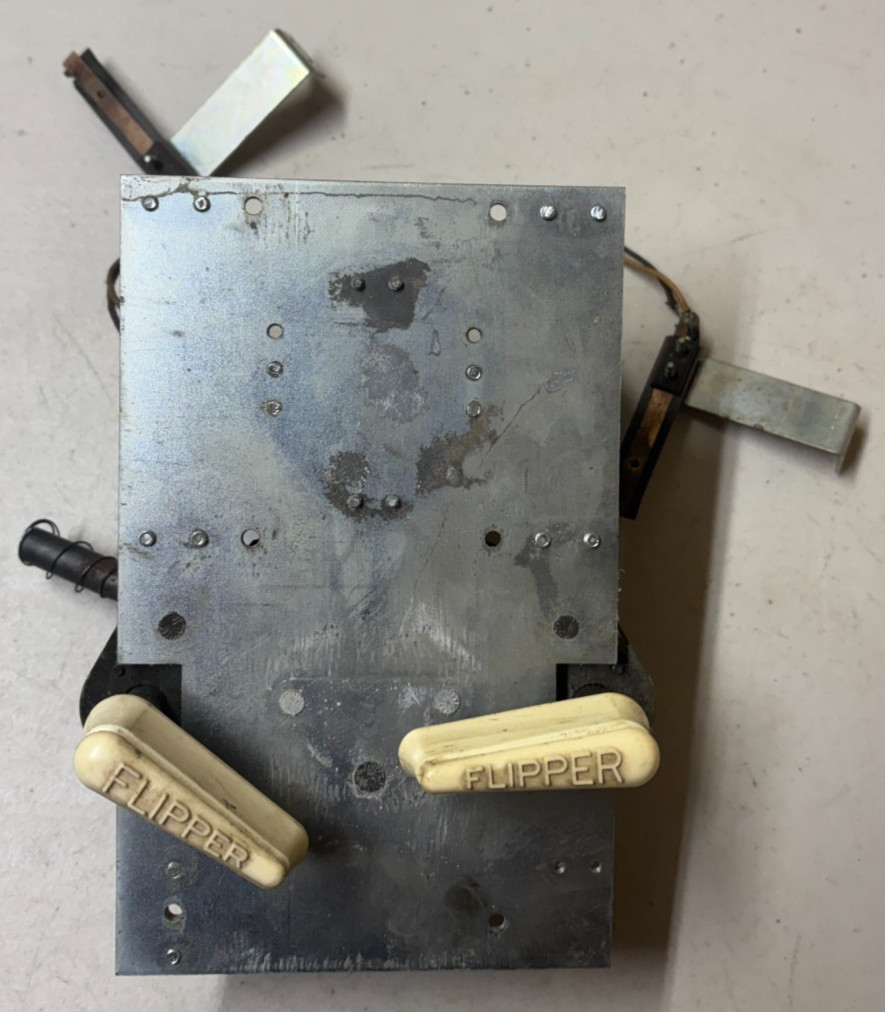 Williams 1968 Doozie zipper flipper assembly, needs some repairs
