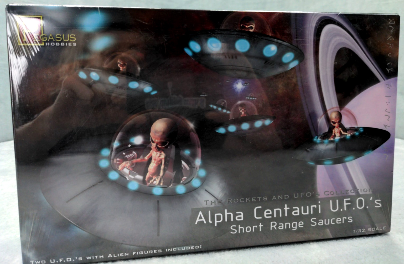 New Pegasus Alpha Centauri UFO & Alien Plastic Model Kit - 1/32 Scale Sealed