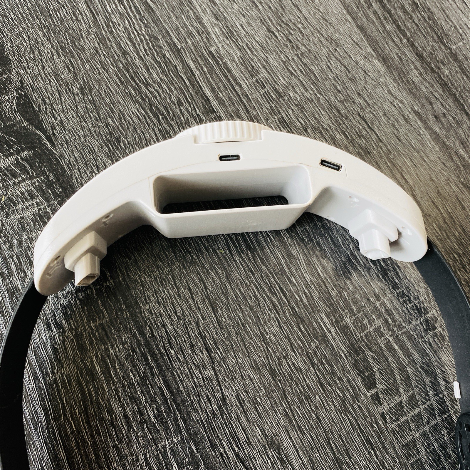 Meta Quest MQ2000 Headstrap W 2 USB C Ports
