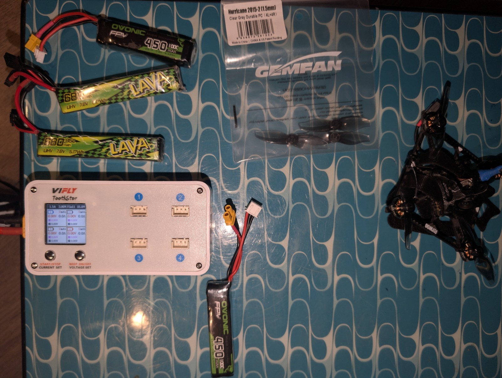 Flywoo BNF Firefly Nano Baby Analog 20 ELRS  & Toothstor vifly 2s charger