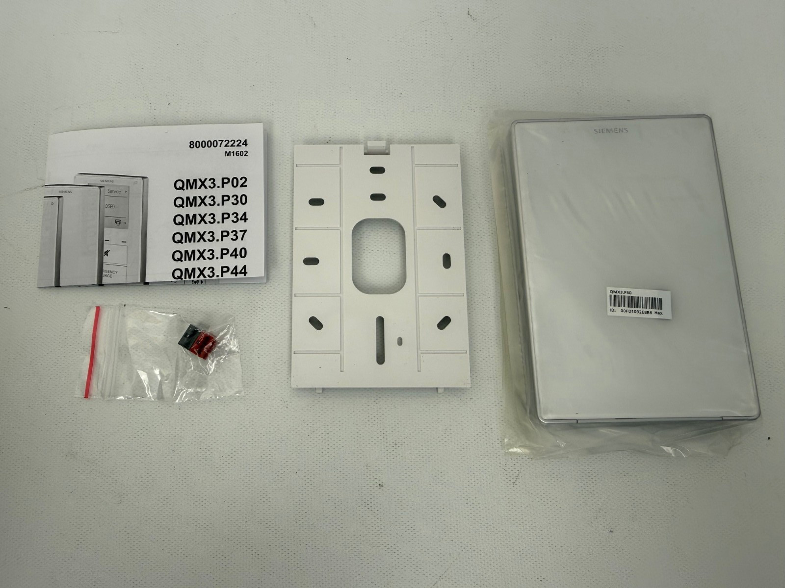 SIEMENS QMX3.P30 TEMPERATURE SENSOR ROOM UNIT WHITE NEW OPEN BOX