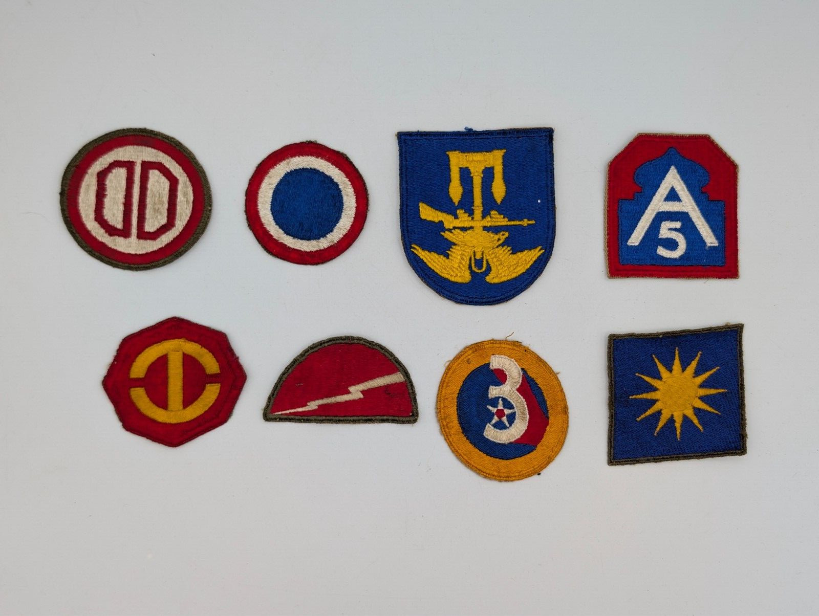 Lot of 8 WW2 US Army Insignia Patches - Various ones - See photos - Pre-owned -