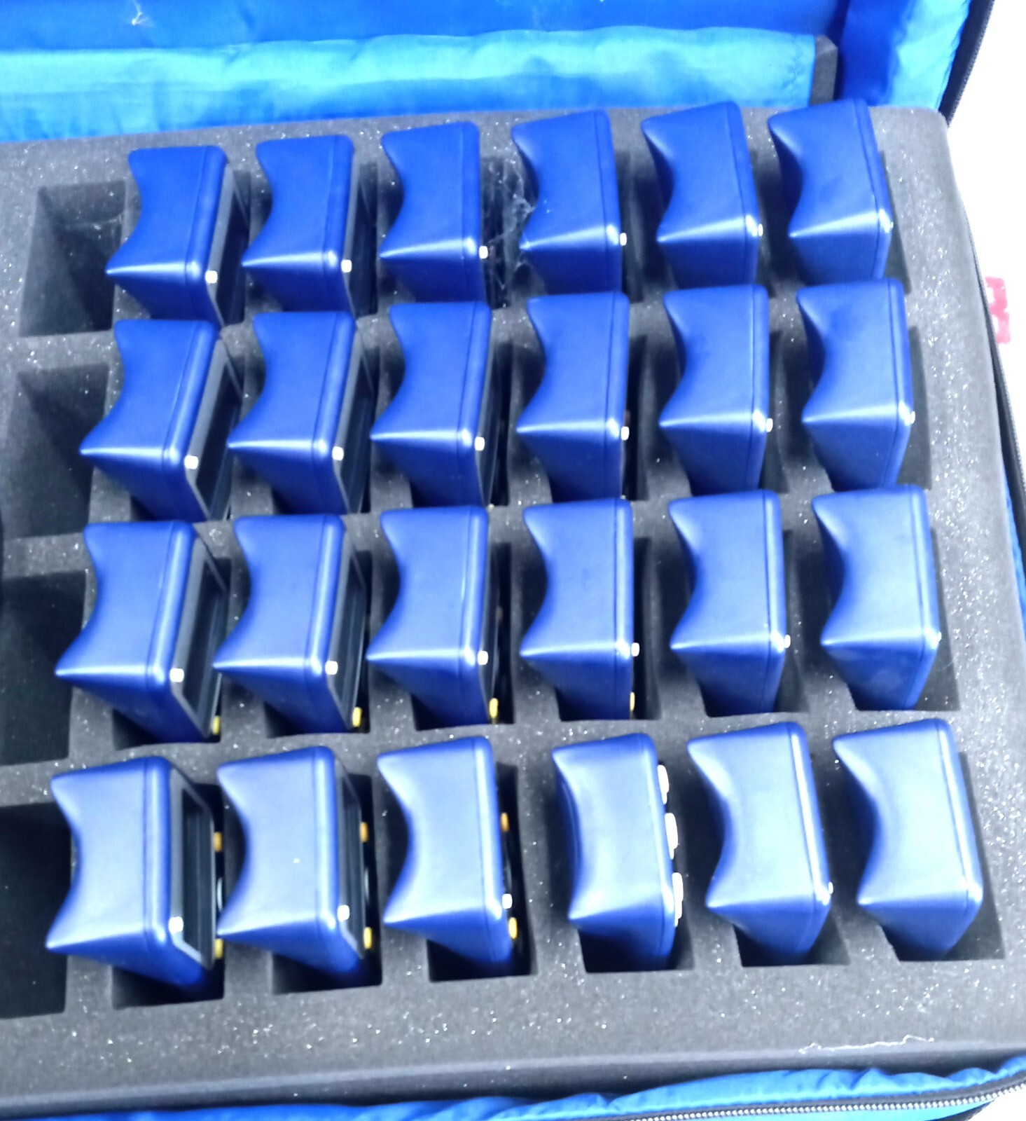 SMART Response PE - 24 Remotes in Case - Clean