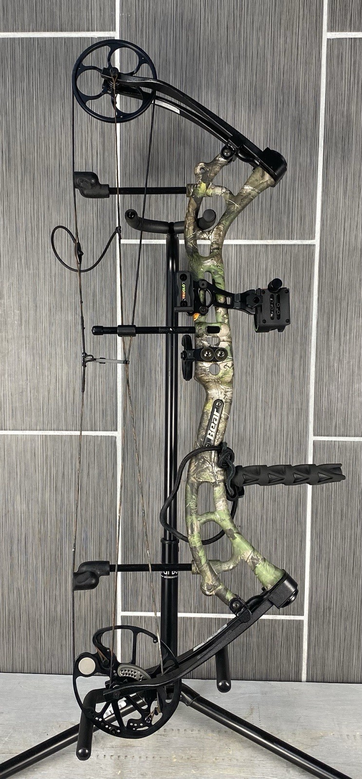 Bear Authority Compound Bow Right Hand Camo 70lb TruGlo Sight Package Extras