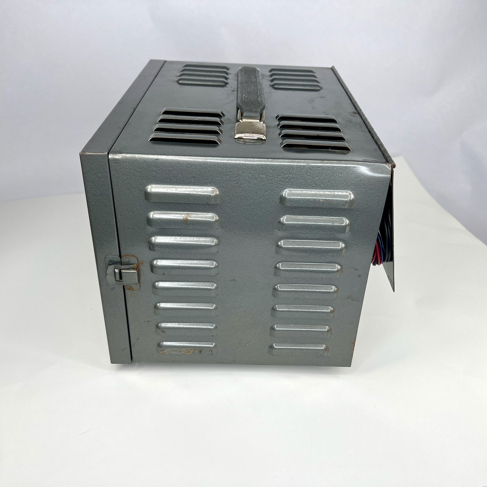 B&K Model 850 Color Analyst CRT TV Test Equipment - Powers On - READ BELOW