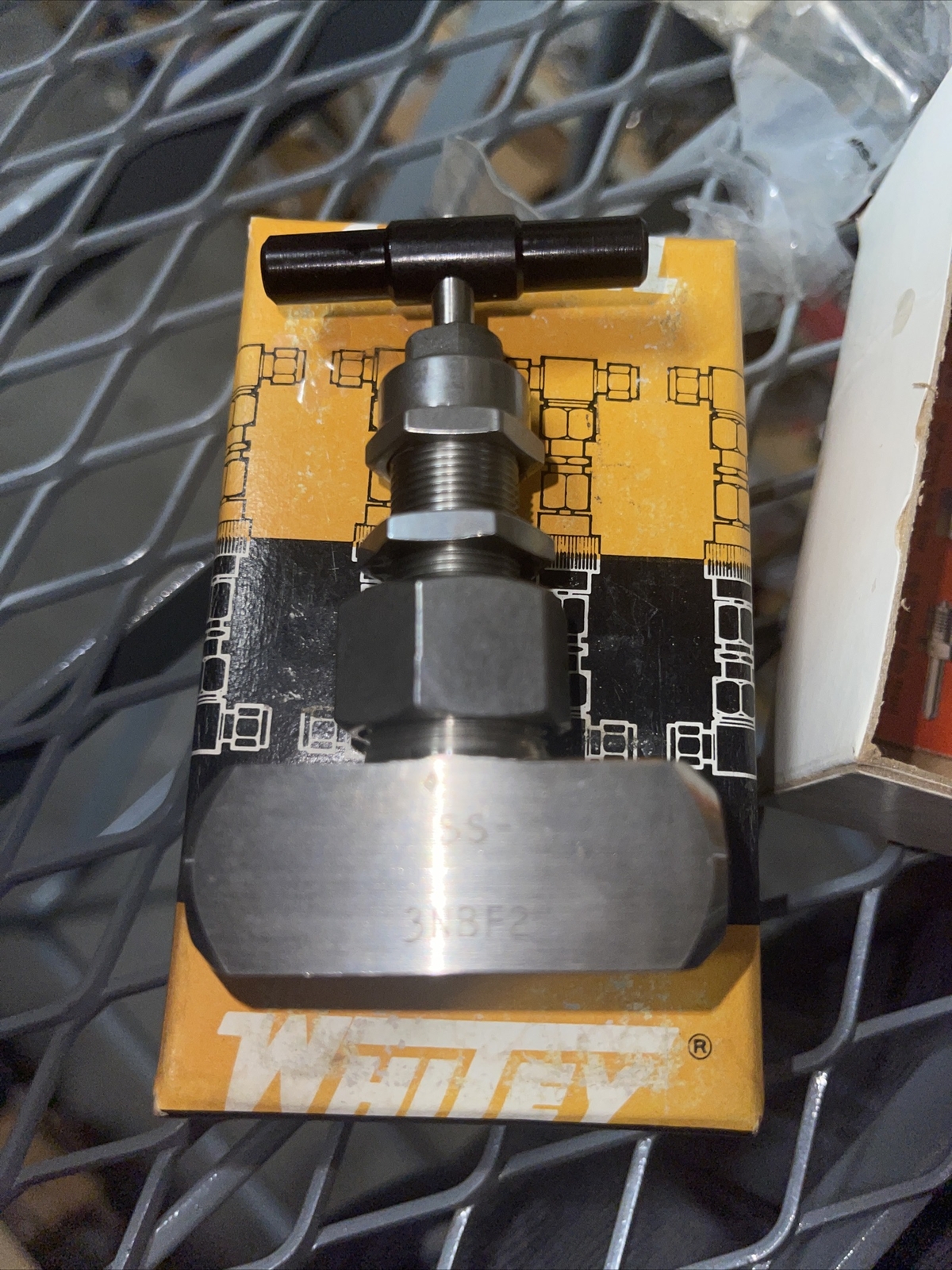 Swagelok / WHITEY SS-3NBF2 Manual Stainless Needle Valve 6000psi 1/8in Npt