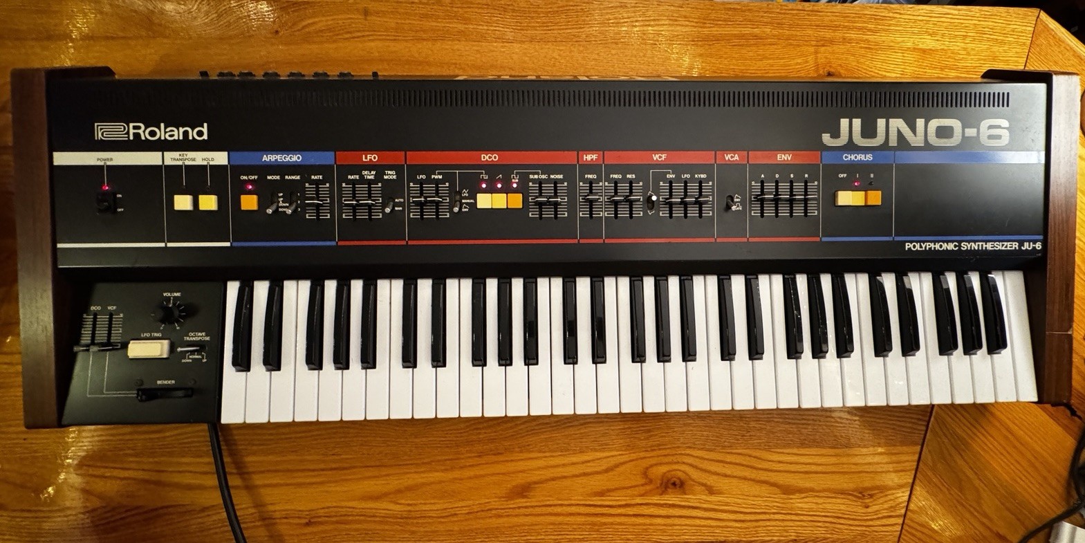 Roland JUNO-6 JU-6 Analog Polyphonic Synthesizer 61-Key Vintage Synth Arpeggio