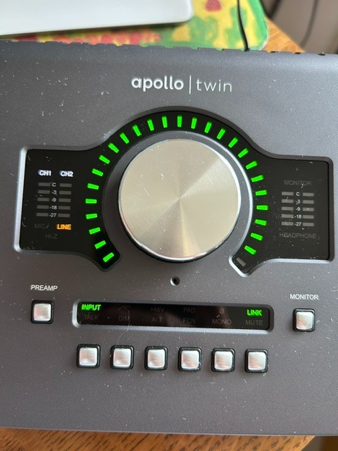 UNIVERSAL Audio Apollo Twin MKII UAD-2 Duo Core Thunderbolt Audio IOB Powers On