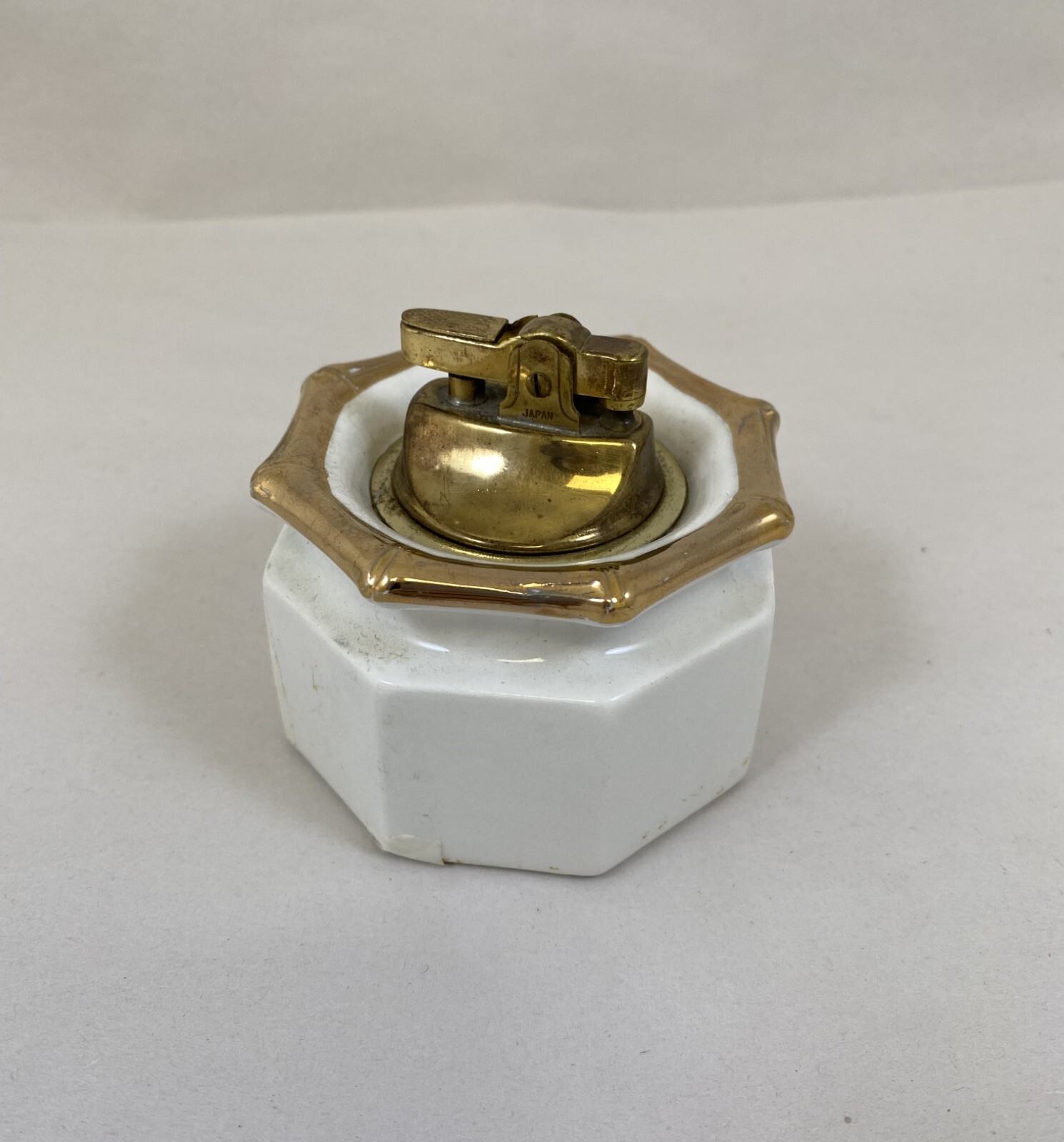 BAMBOUS D'OR BY GEORGES BRIARD TABLE LIGHTER WHITE W/GOLD BAMBOO EMBOSSED EDGE