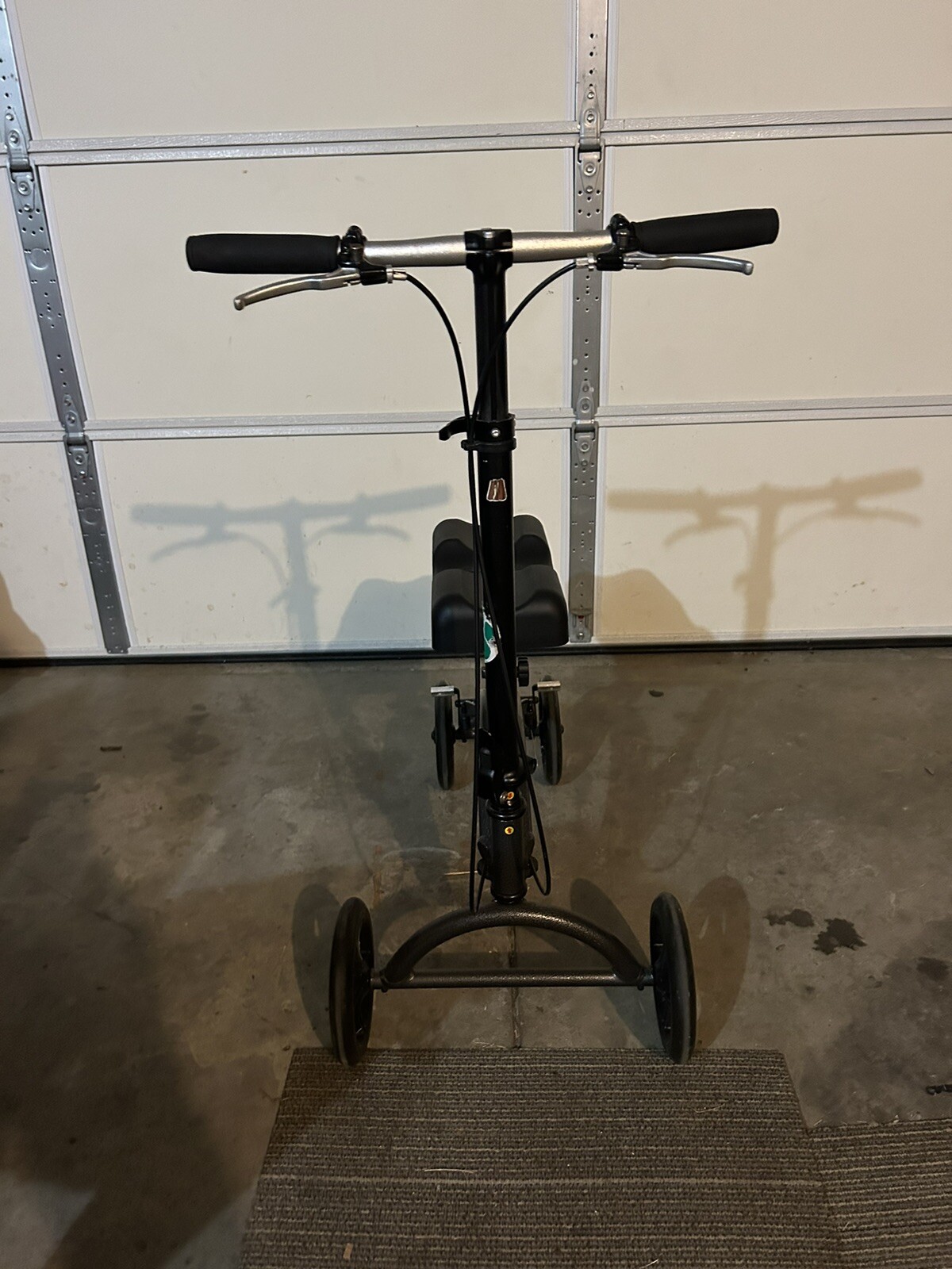 HEAVY DUTY MEDICAL  KNEE SCOOTER
