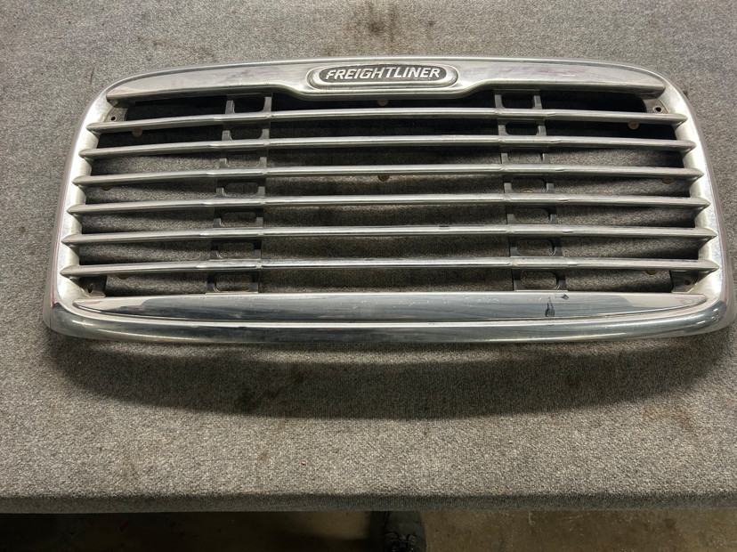 FREIGHTLINER 17-15107-000 GRILLE