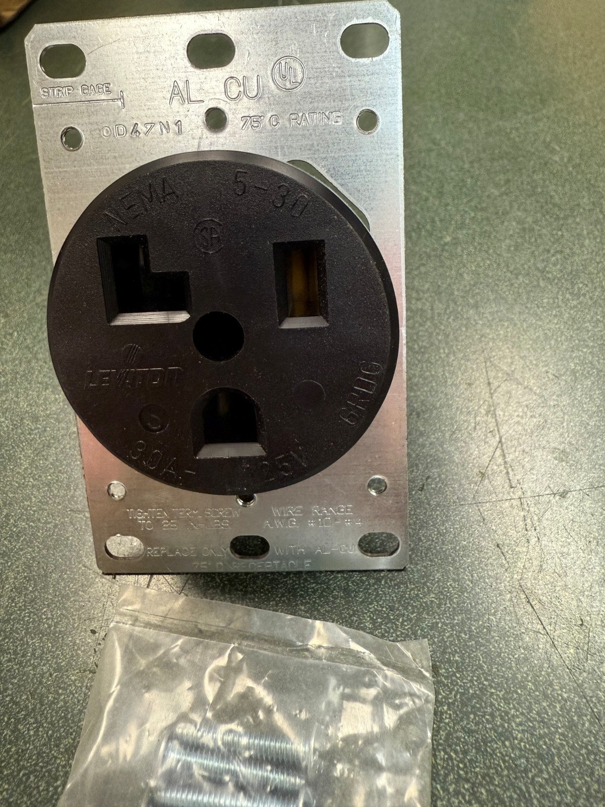 Leviton 2-Pole 3-Wire Grounding Power Outlet 5371