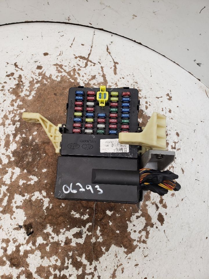 2006 Hyundai Sonata Fuse Box Interior 1420270