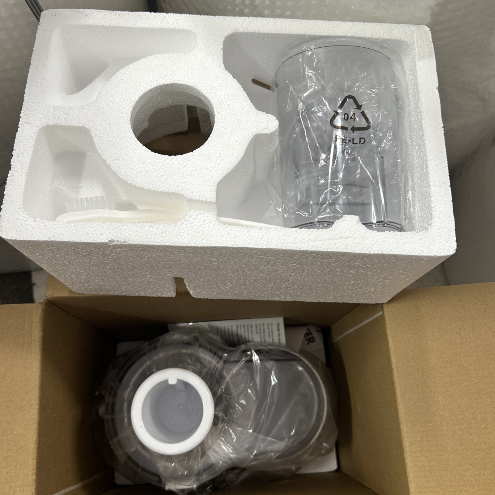 Brand New Centrifugal juicer AMR530  120V WHITE FAST FREE SHIP