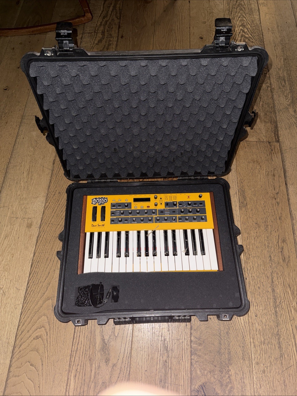 Dave Smith Instruments Mopho Analog Synthesizer Monophonic Keyboard W/ Road Case