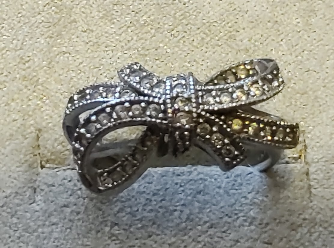 ESTATE JEWELRY SW 925 CZ CUBIC ZIRCONIA BOW RING ((C104))