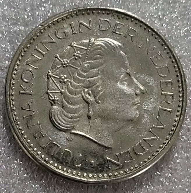 Netherlands 1 Gulden coin, 1980. KM# 184a Queen Juliana. Coat of arms (B380)
