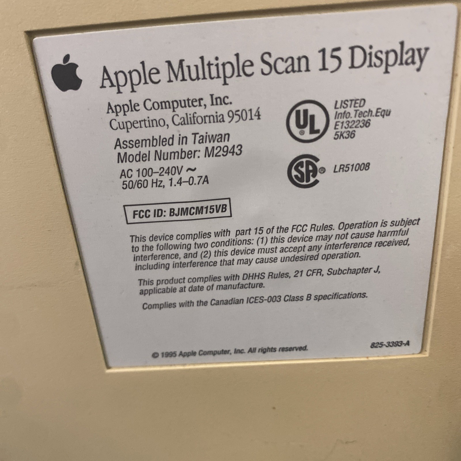 Apple Multiple Scan 15 M2943 15" Display CRT Powers On Damaged Shell Untested.