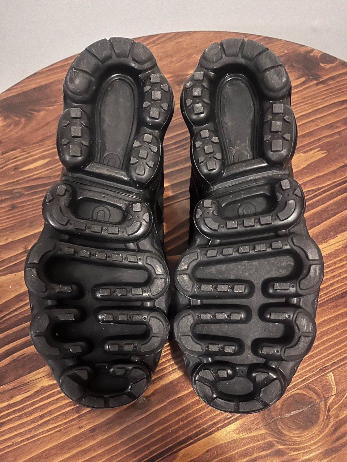 Nike Air VaporMax Plus Black Athletic Shoes 924453-001 Men size 7 Women Size 8.5