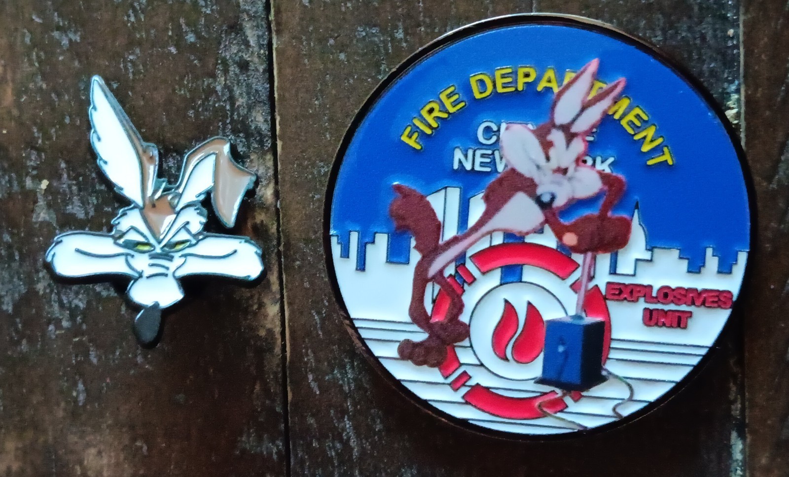 FDNY Explosives Unit Challenge Coin New York Fire Department  Wile E Coyote &Pin