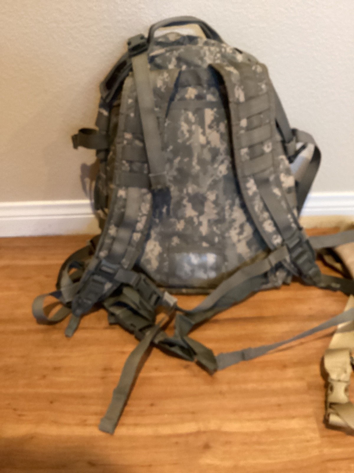 MOLLE II MODULAR LIGHTWEIGHT LOAD -CARRYING BACKPACK & CAMELBAK HYDRATION PACK