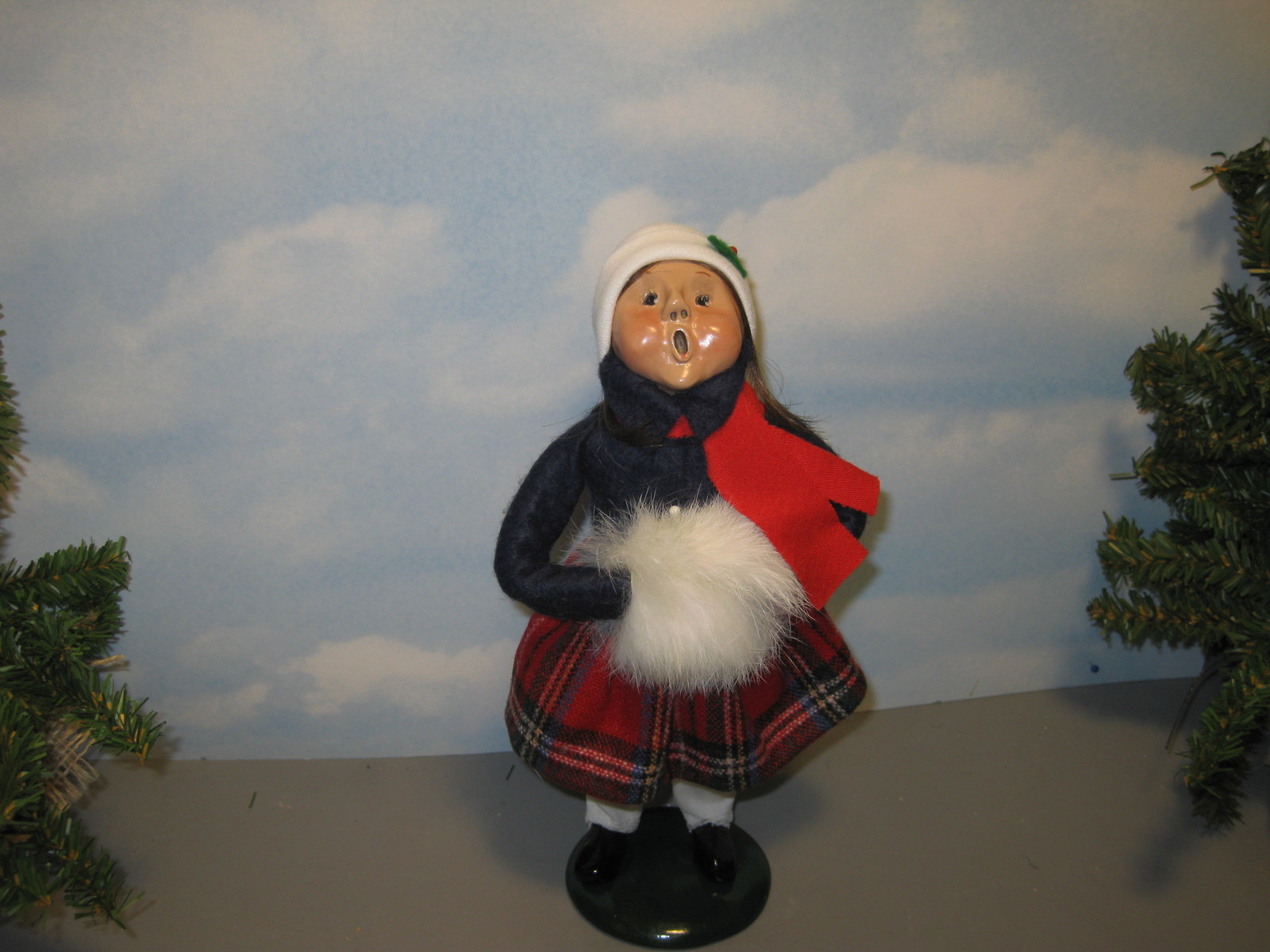 Byers Choice 1988 Unusual Traditional Girl with Muff