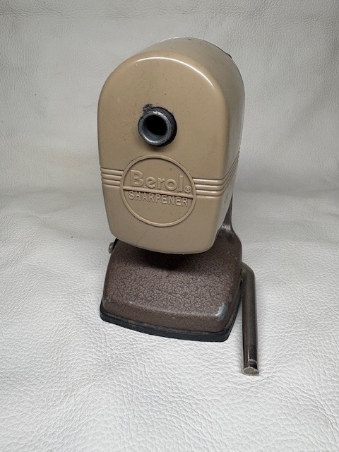 Vintage Berol Vacu Base Desk Top Pencil Sharpener Hand Crank Made In USA, Nice!
