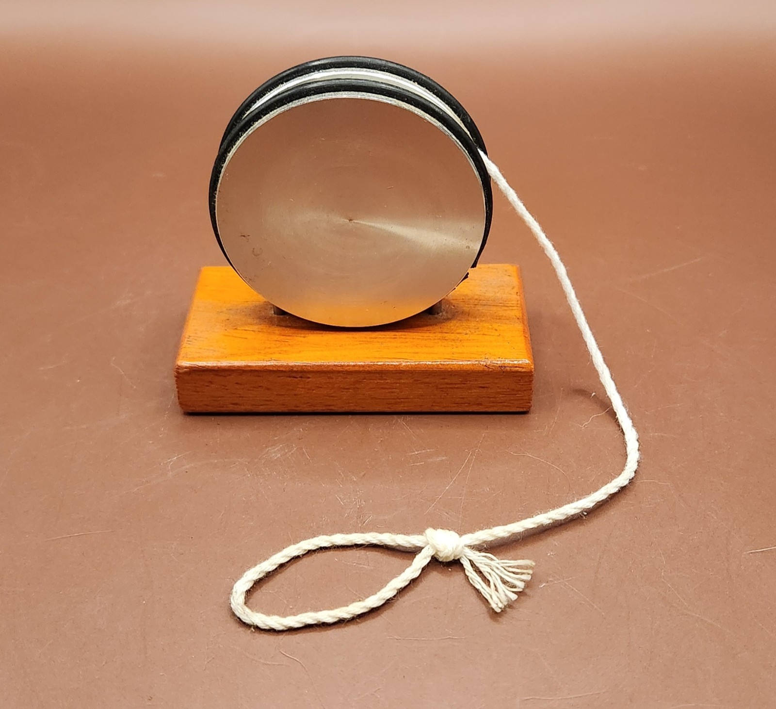 Rare Vintage Made in Taiwan Aluminum Rainbow Diffraction Yo-Yo Desk Toy –...