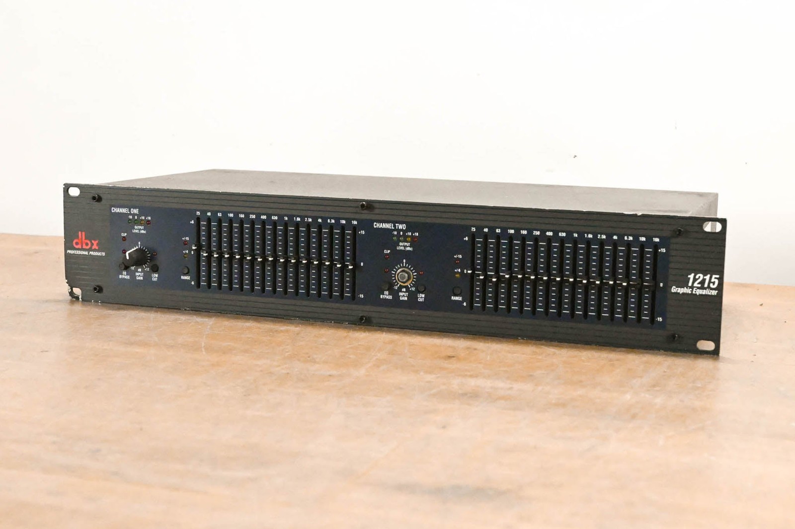 dbx 1215 Dual-Channel 15-Band Equalizer CG012WU