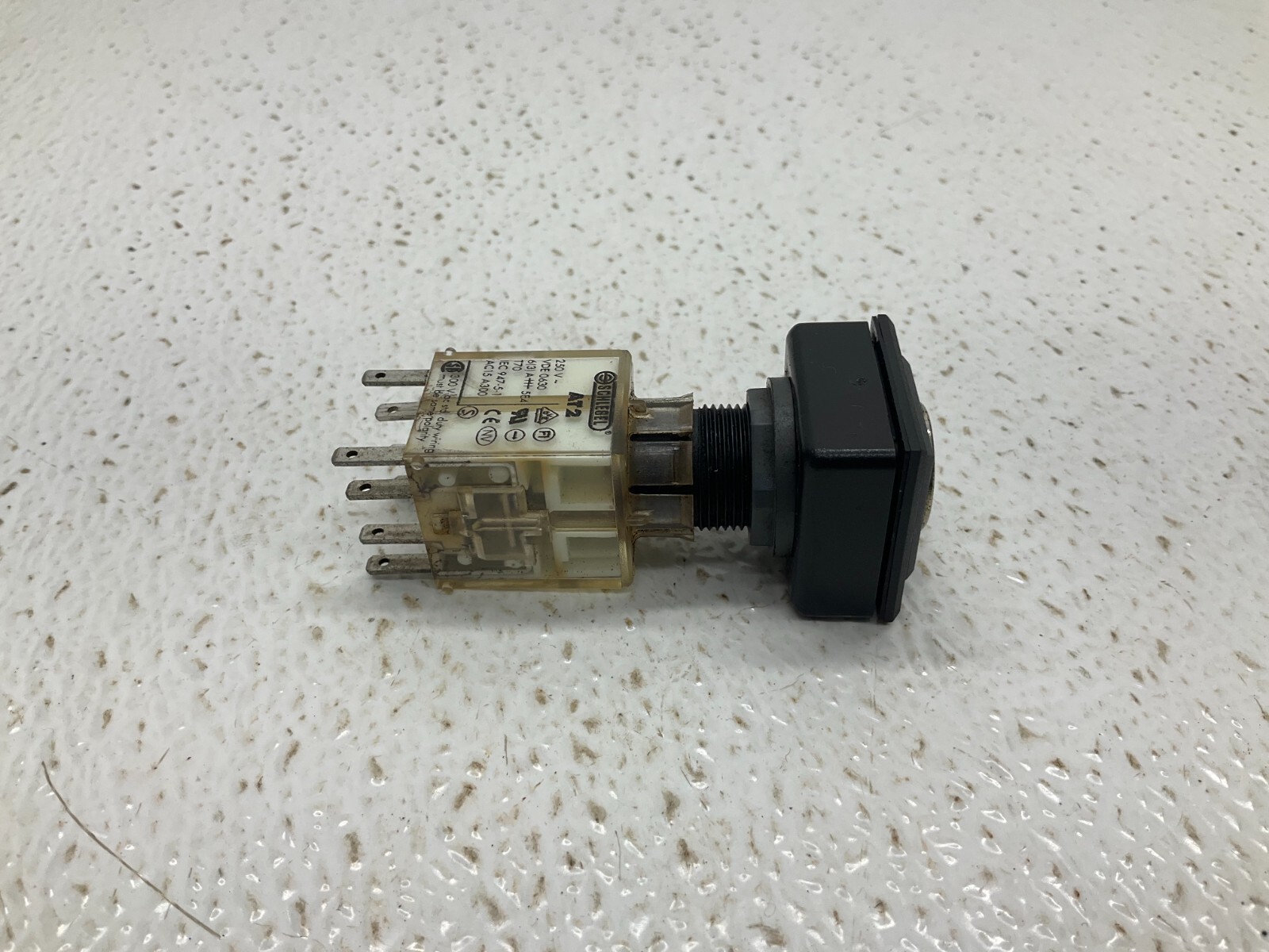 Schlegel AT2 2-Position Maintained Key Selector Switch AT-2