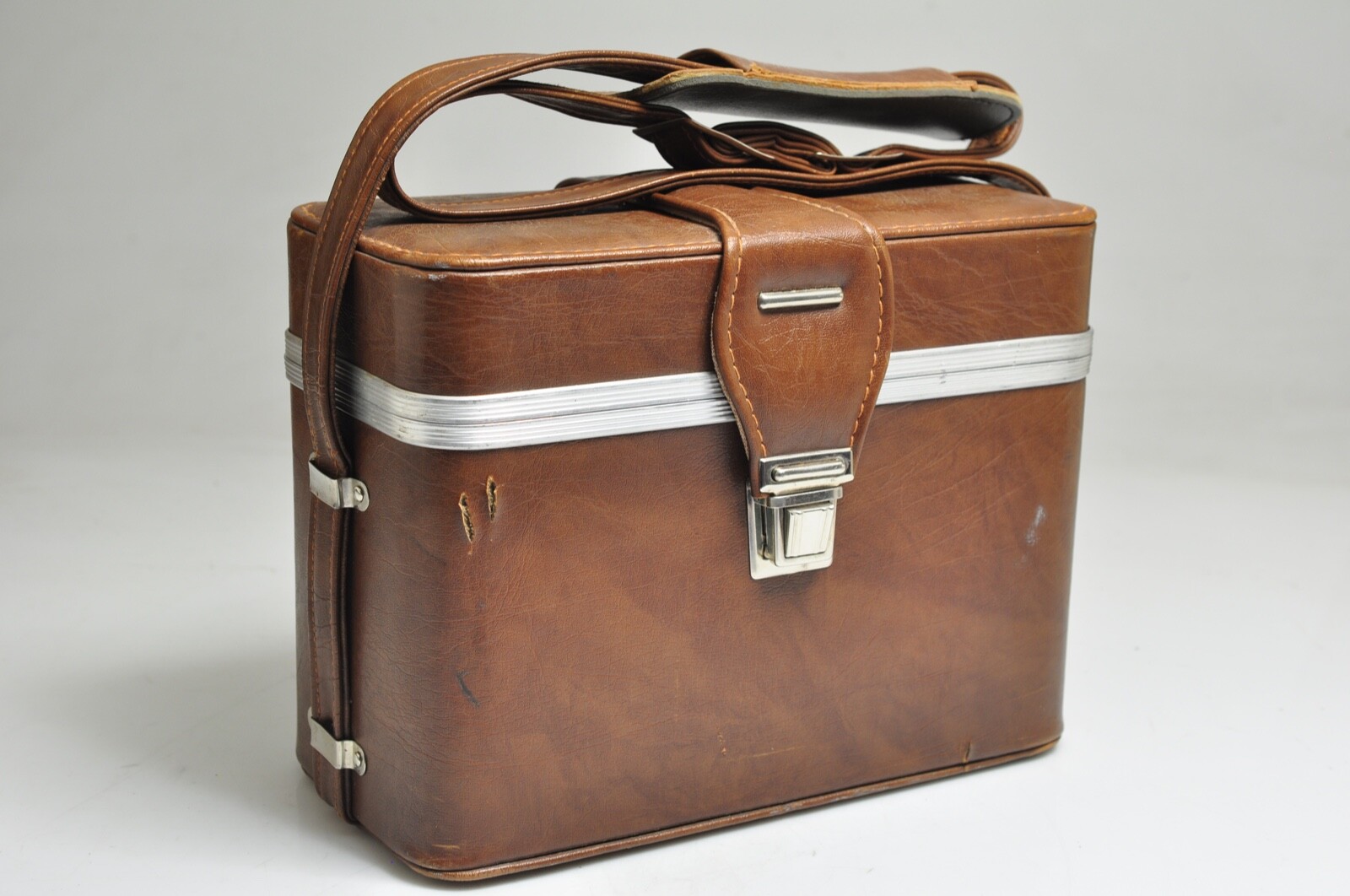 Vintage Camera Case, Vinyl case Shoulder strap- GC for age
