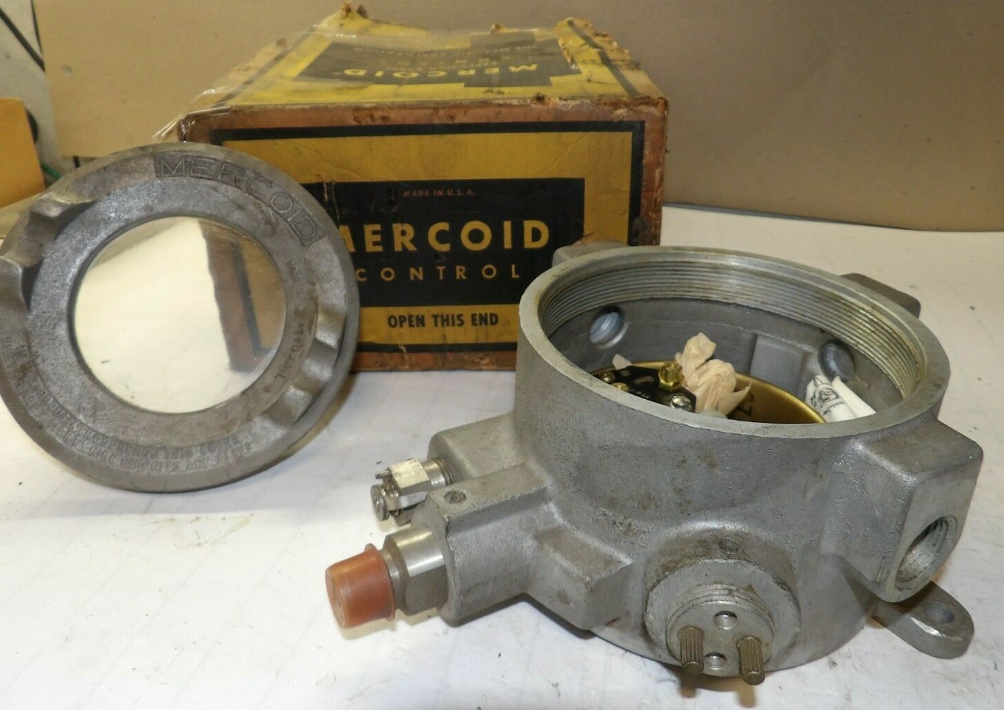 NEW MERCOID EXPLOSION PROOF PRESSURE CONTROL SWITCH 115 VAC 230 VDC  DAH31-2