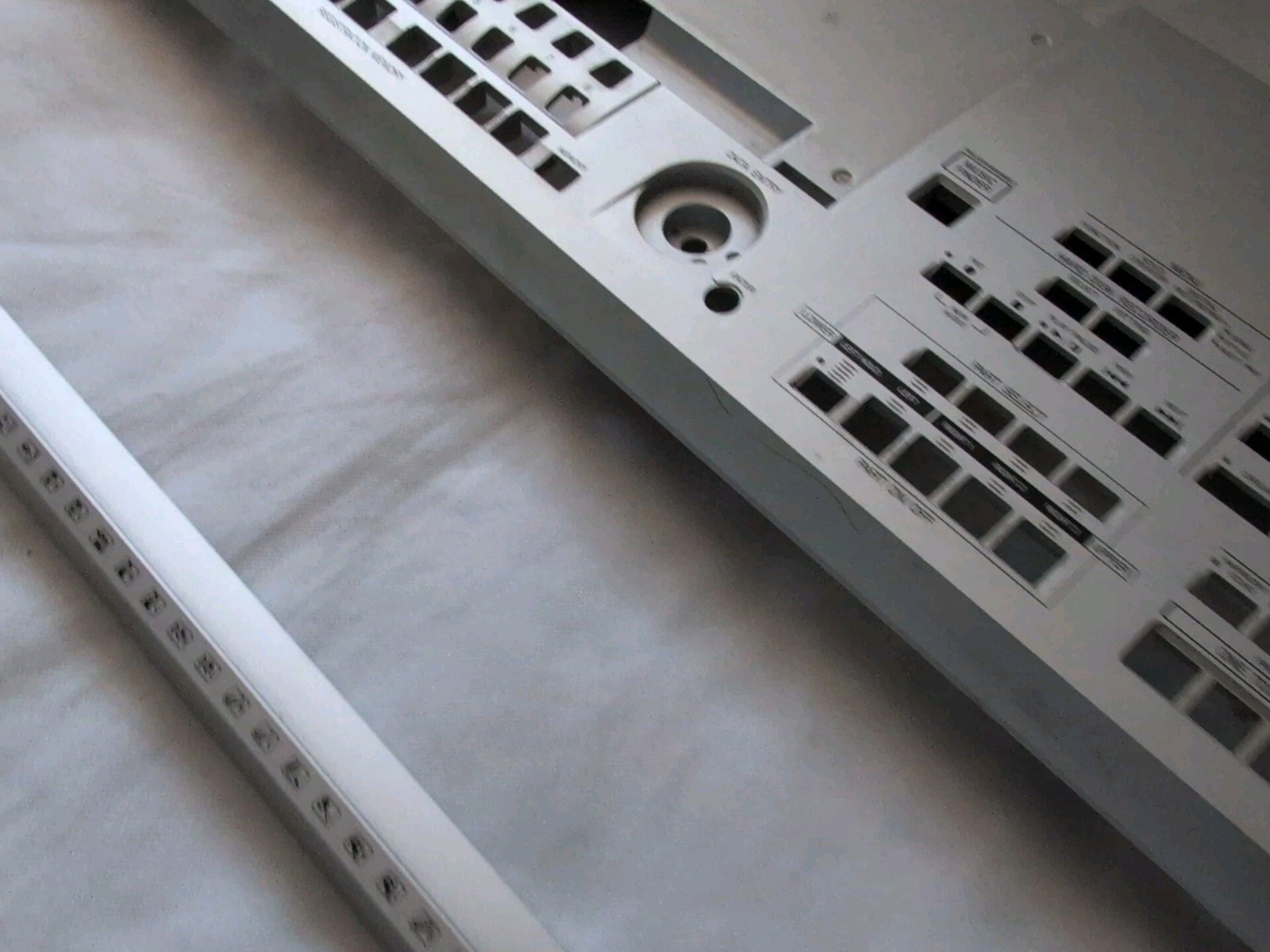 Yamaha Tyros 2 Arranger Keyboard Part - Front & Bottom Housing Covers