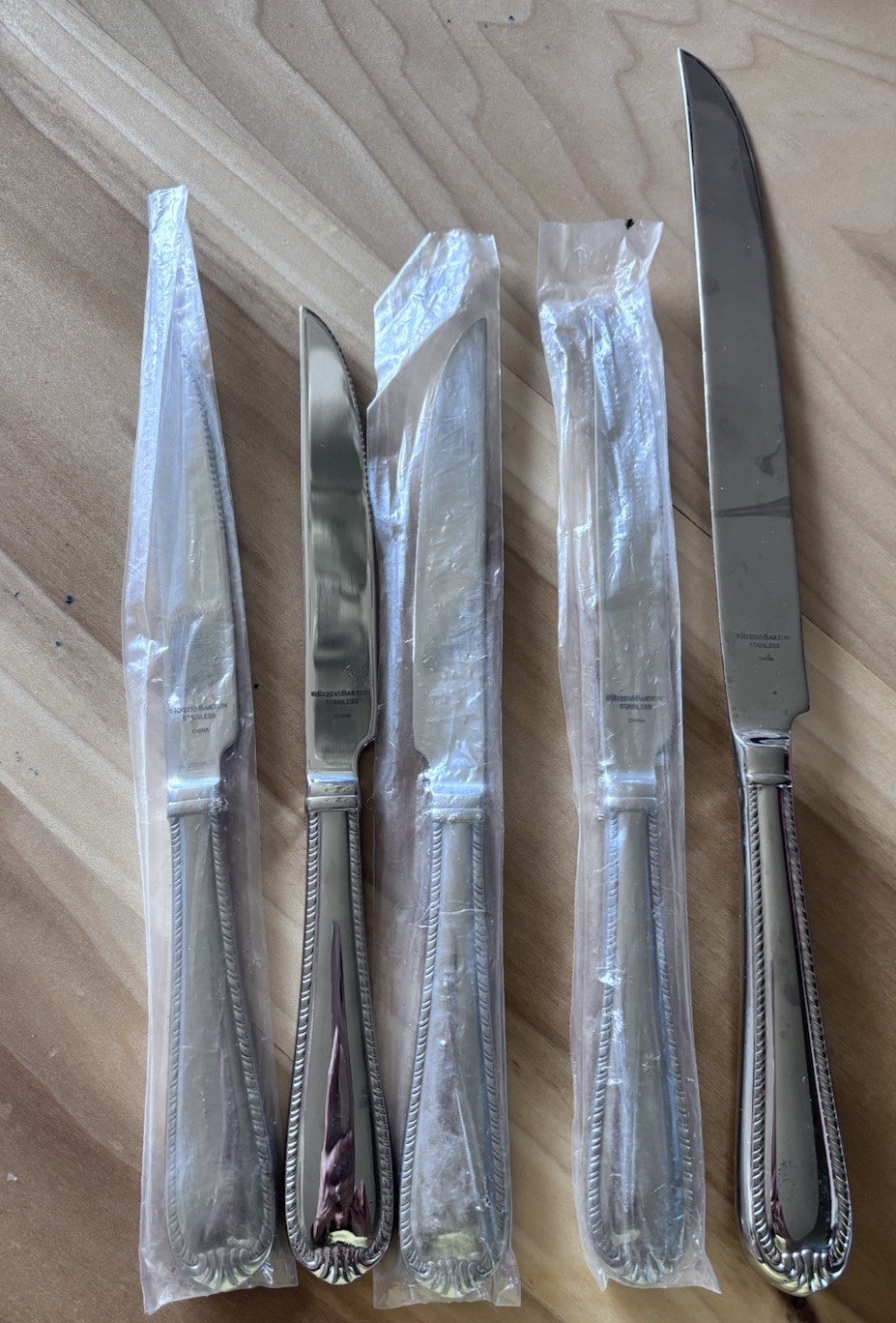 4 Reed & Barton China 18/10 Stainless DOMAIN Solid Knives & 1 Cake Serving Knife