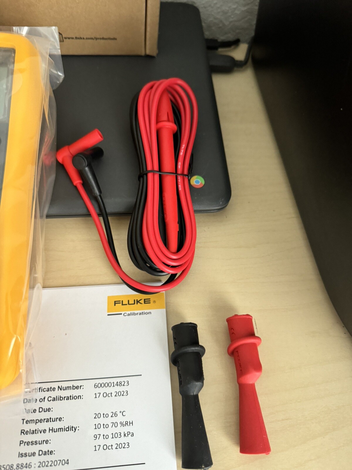 FLUKE 725 Multifunction Process Calibrator W / Leads/ BOX CAL 2023