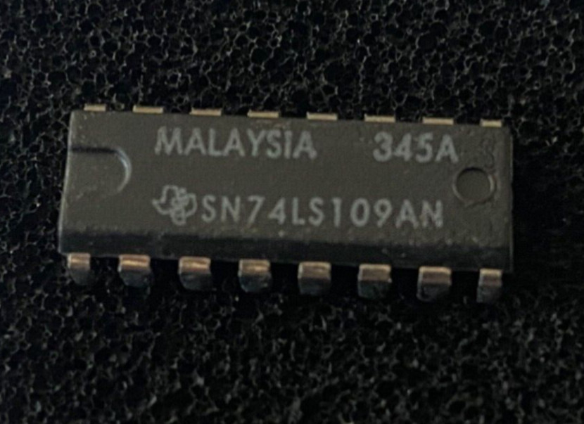 Texas Instruments SN74LS109AN flip flop dual pos-edge trig J-K flip flop