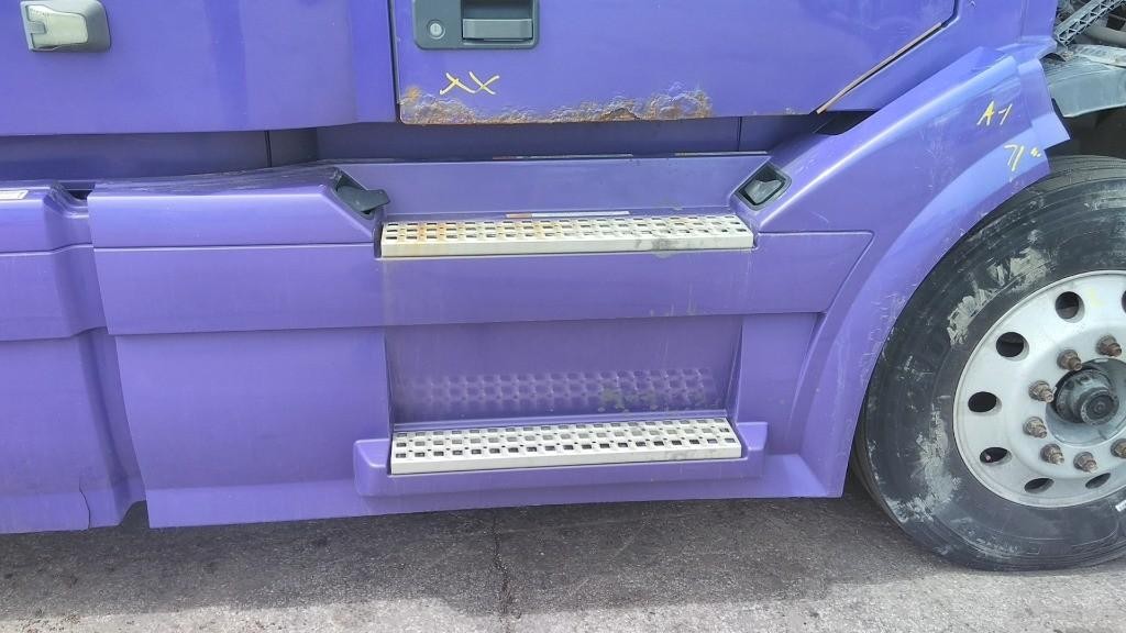 For 2016 VOLVO VNL SIDE FAIRING Right ,  OH