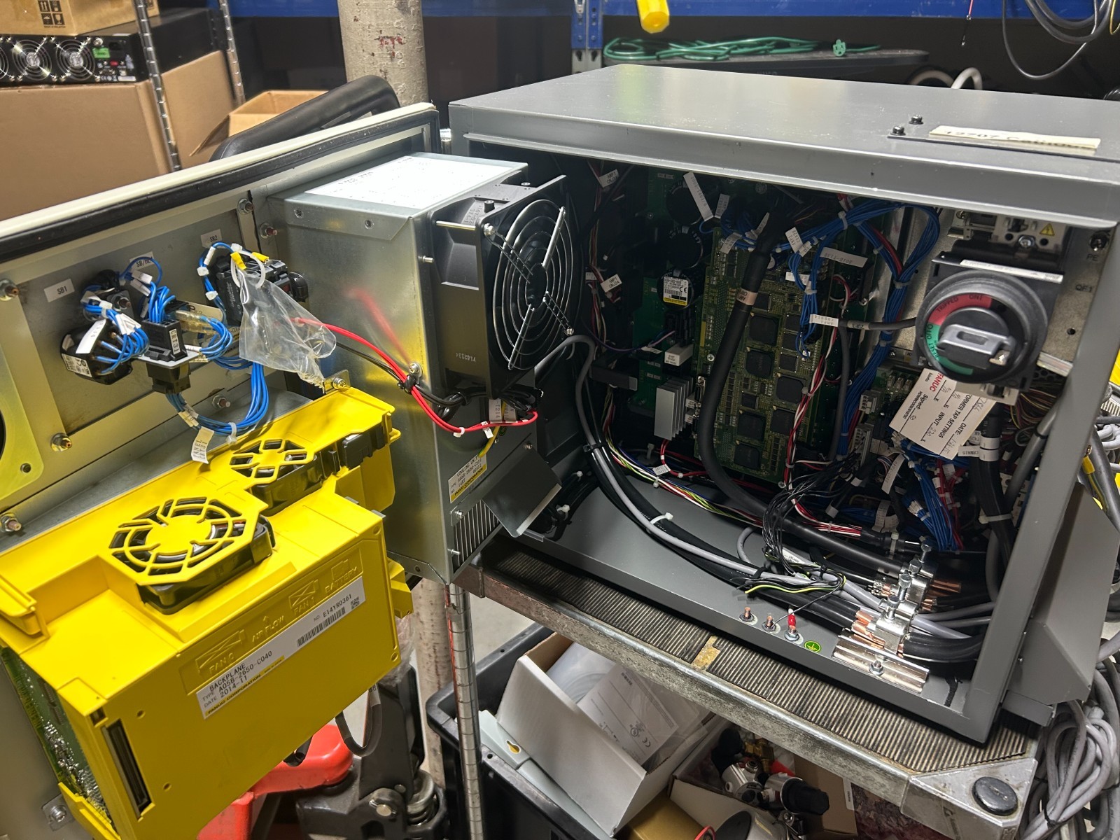 Fanuc LR Mate 200iD w/ R-30iB Controller & i Pendant Handheld unit