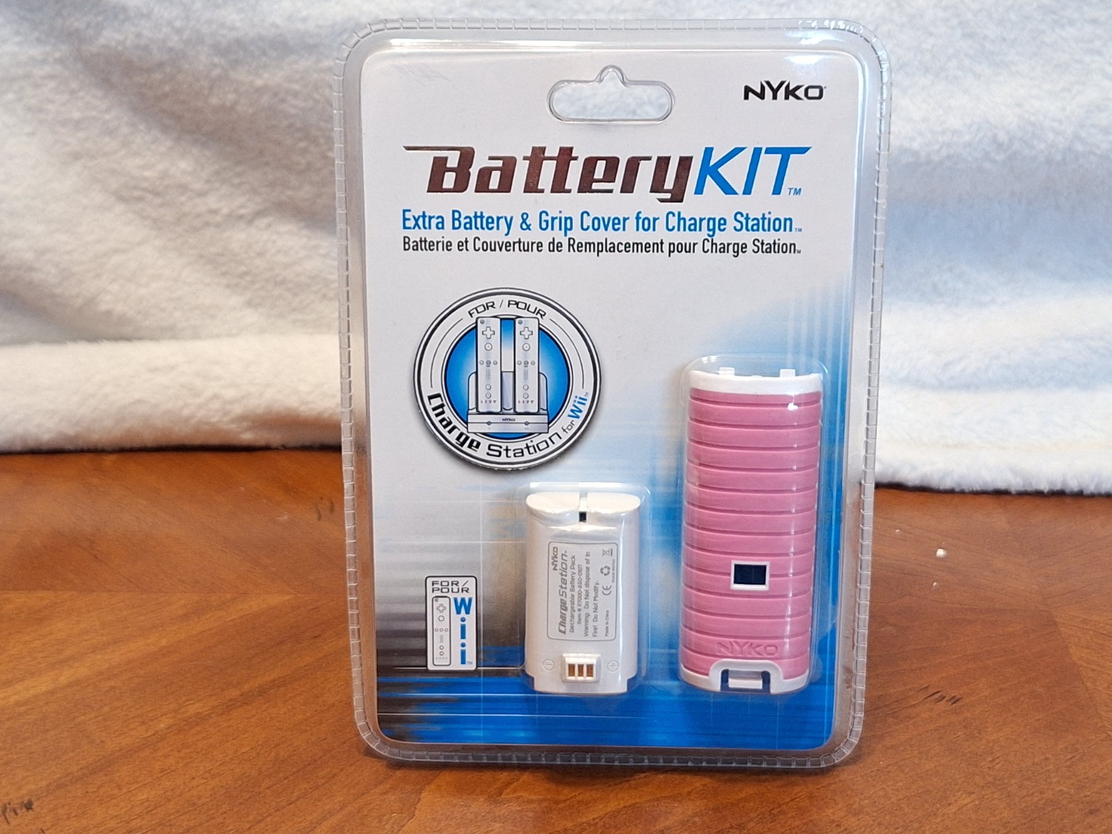 Nyko Wii Battery Kit Extra Battery & Grip Cover for Charge Station - PINK