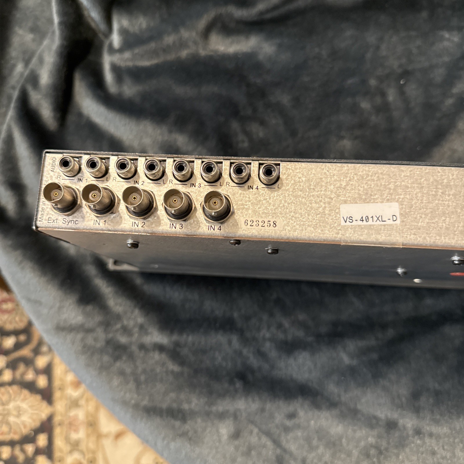 Kramer VS-401 XL Professional vertical interval switcher.