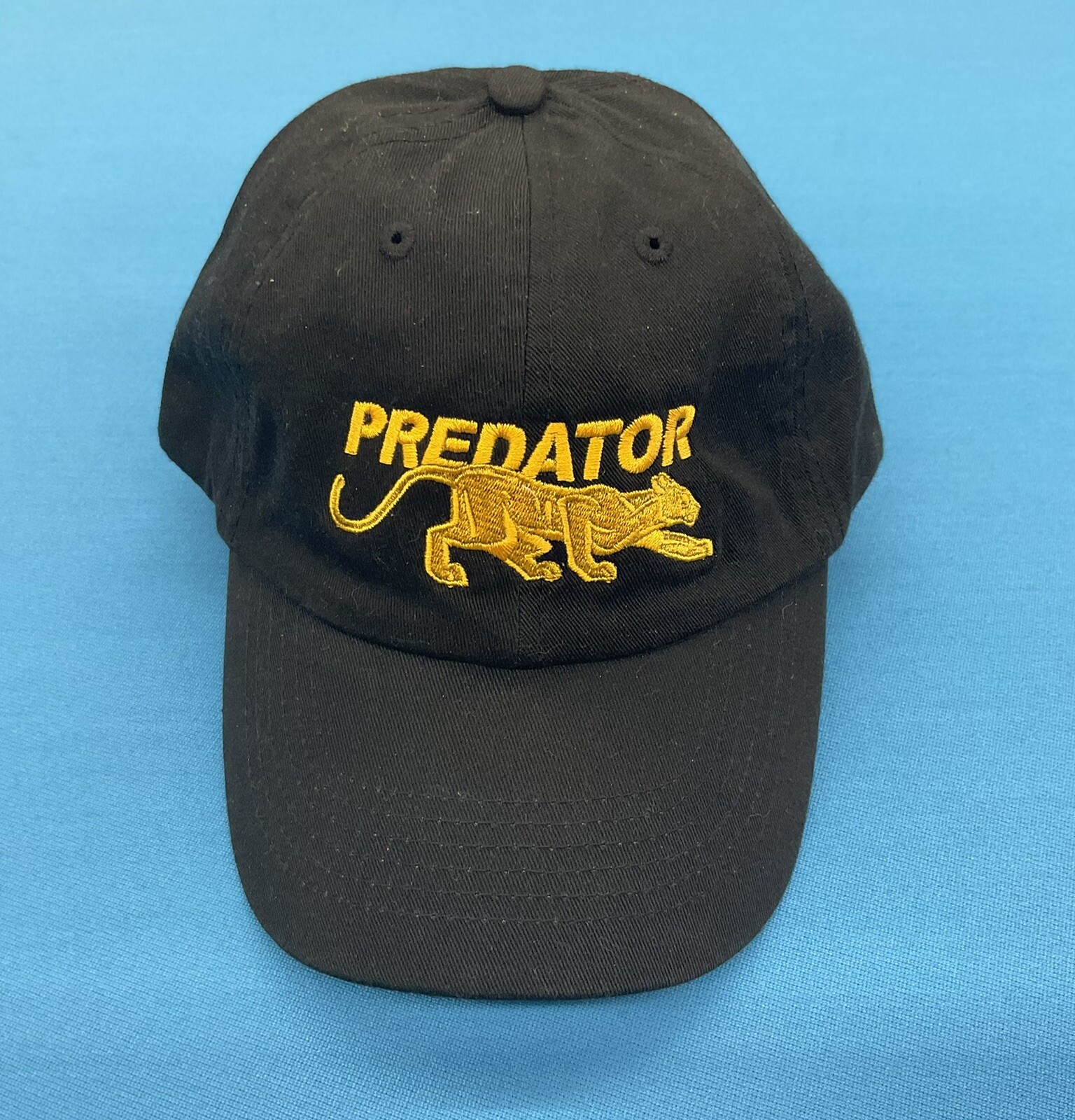 PREDATOR CUE  HAT