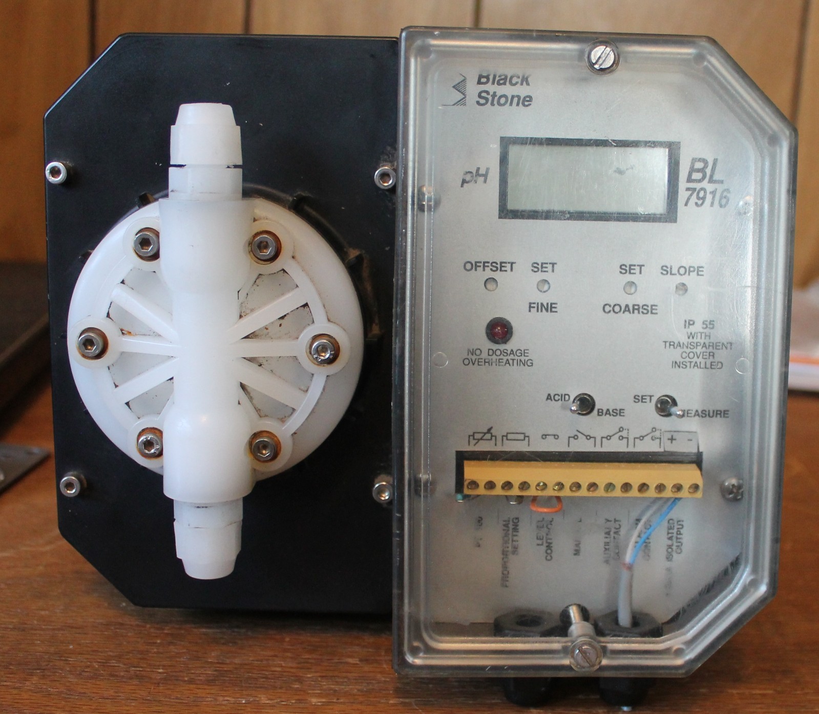 Black Stone BL7916 pH Controller and Pump