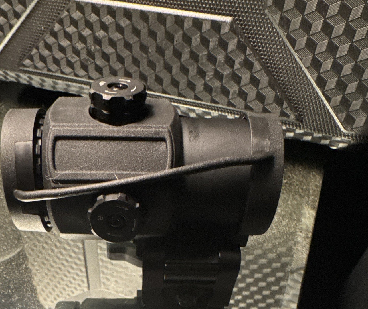 EOTech clone -Style Dot Sight Black Picatinny Rail Mount w/ Lens Cover