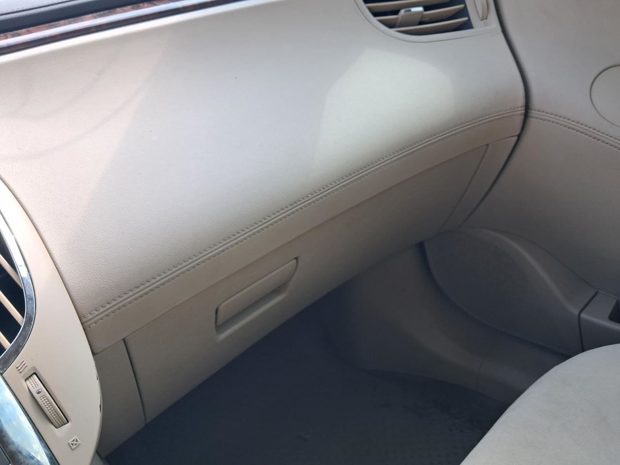 LACROSSE  2010 Glove Box 4790247