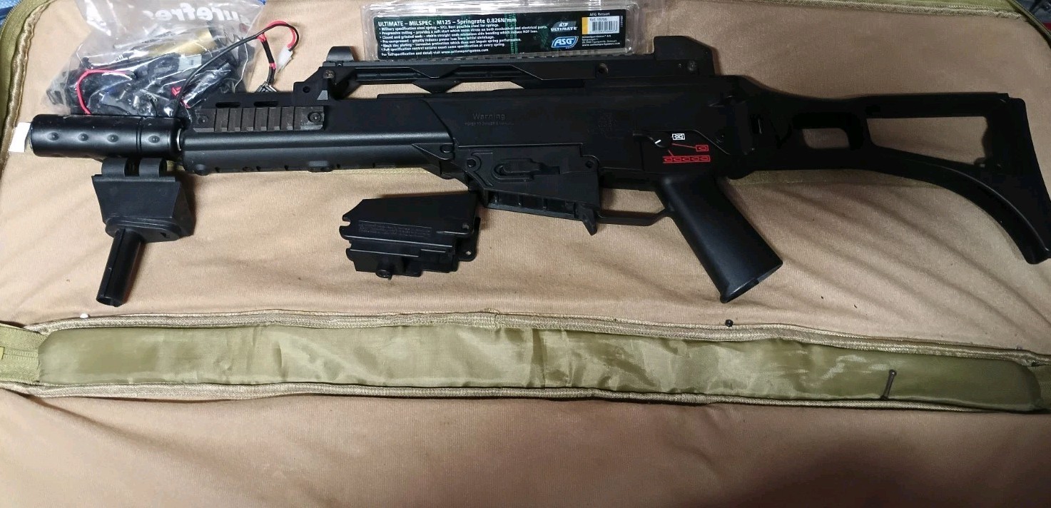 HK G36C AIRSOFT  RIFLE - COMP. : ELITE FORCE( NEEDS  A TRIGGER) 4 Mags Included