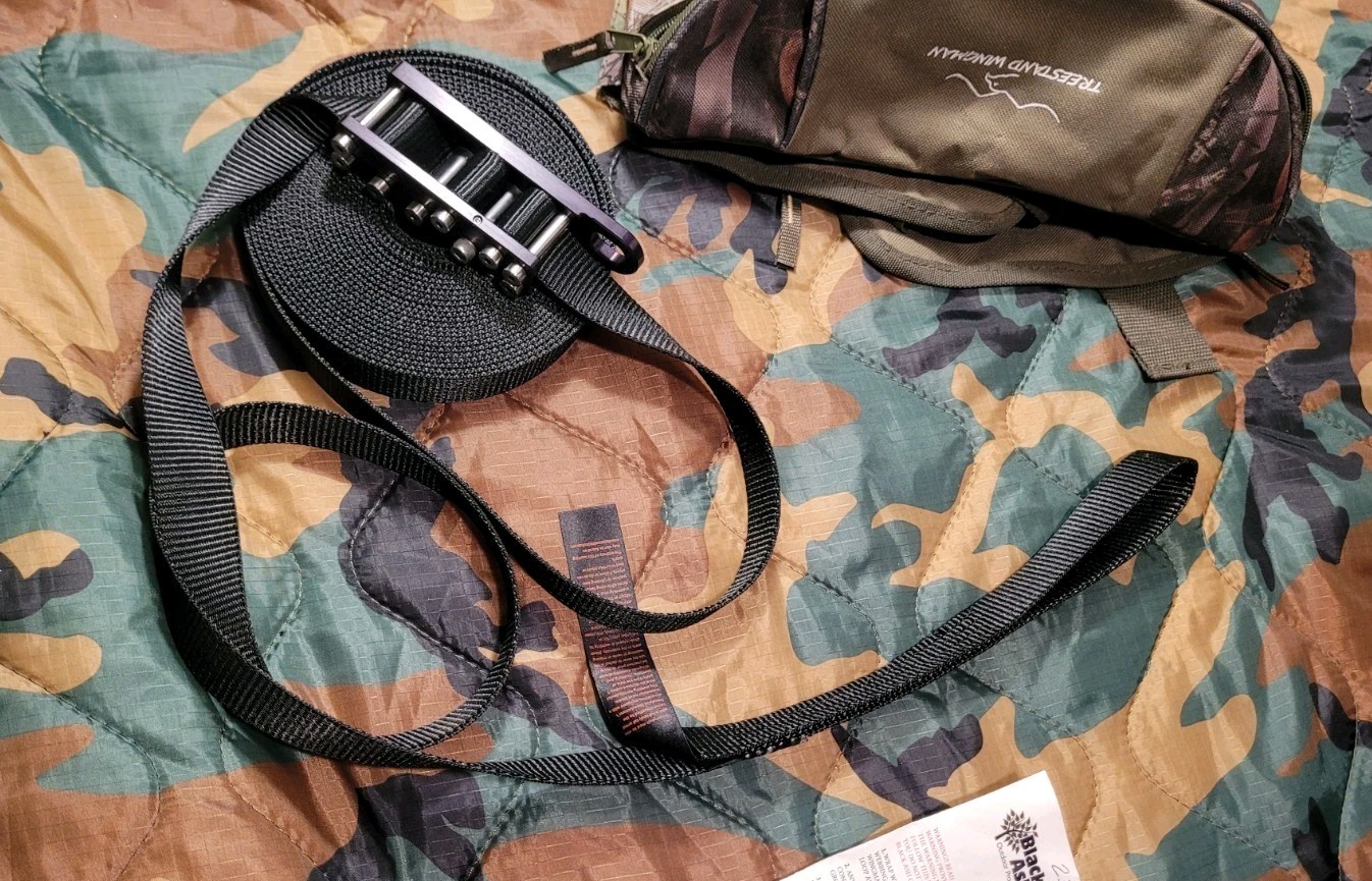 Black Ash Tree Stand Wingman With Camo Wast Pack