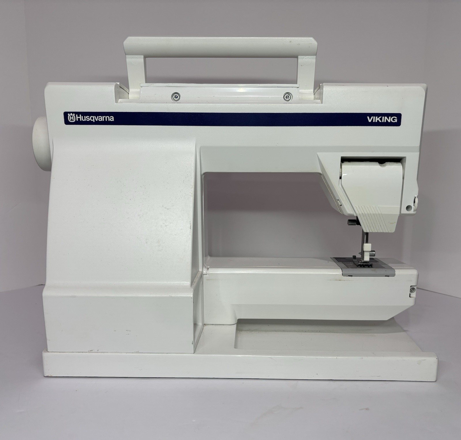 Husqvarna Viking Lily 545 Electronic Sewing Machine