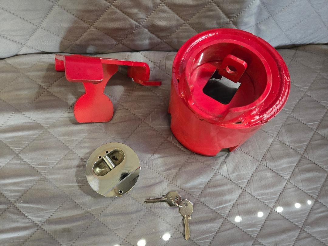 Interstate Trailer Defender 2-5/16" Trailer Coupler Lock W/ Puck Lock Key Cargo